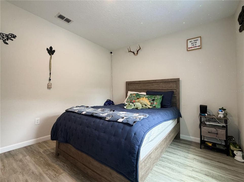 For Sale: $319,000 (4 beds, 2 baths, 1660 Square Feet)