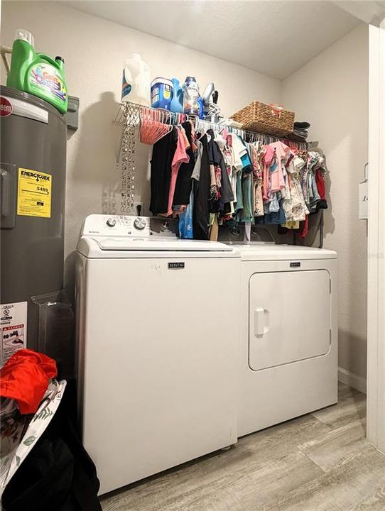 For Sale: $319,000 (4 beds, 2 baths, 1660 Square Feet)