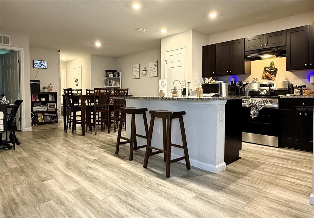 For Sale: $319,000 (4 beds, 2 baths, 1660 Square Feet)