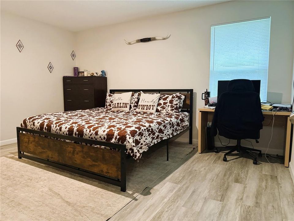 For Sale: $319,000 (4 beds, 2 baths, 1660 Square Feet)