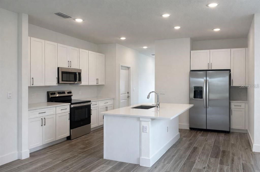 For Sale: $469,900 (3 beds, 2 baths, 1689 Square Feet)