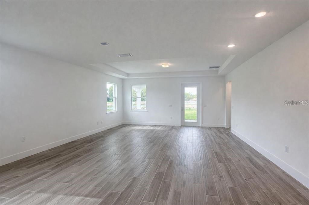 For Sale: $469,900 (3 beds, 2 baths, 1689 Square Feet)