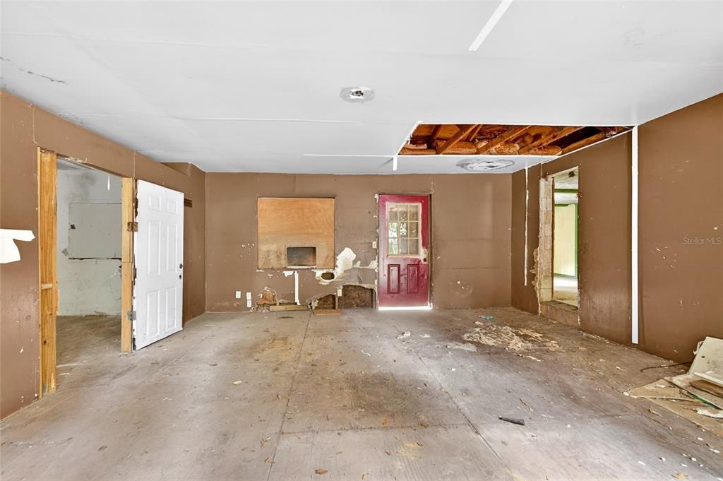 For Sale: $89,000 (3 beds, 1 baths, 1797 Square Feet)