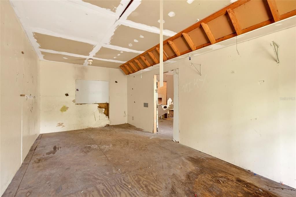 For Sale: $89,000 (3 beds, 1 baths, 1797 Square Feet)