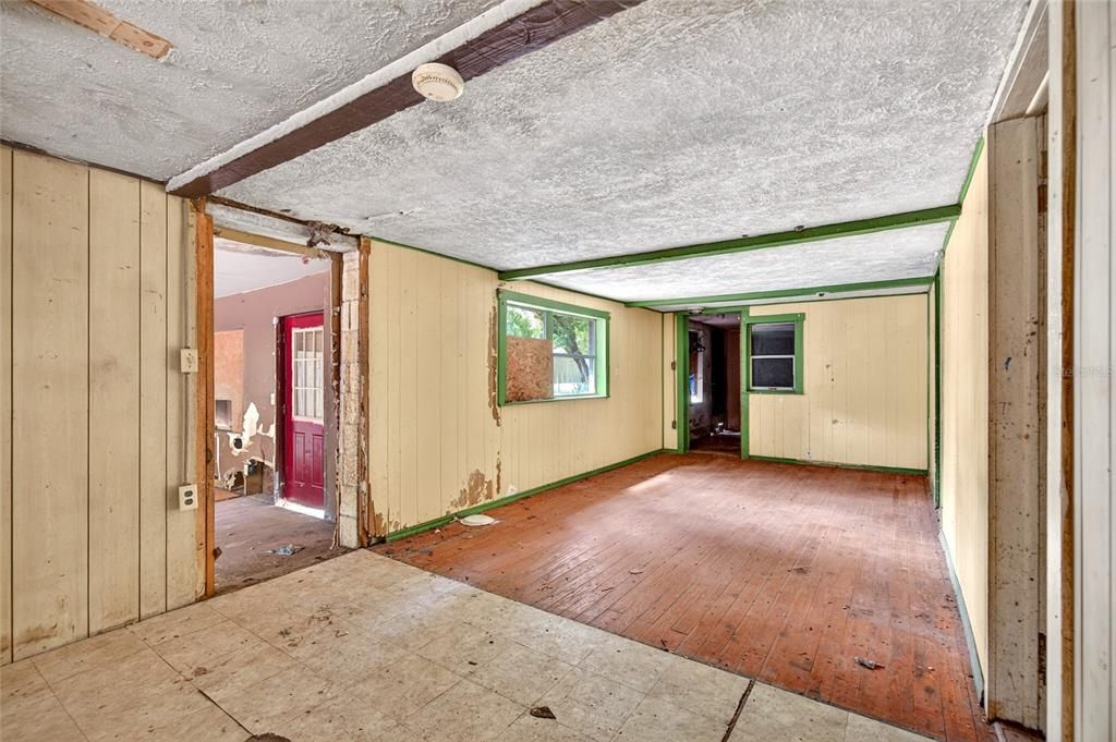 For Sale: $89,000 (3 beds, 1 baths, 1797 Square Feet)