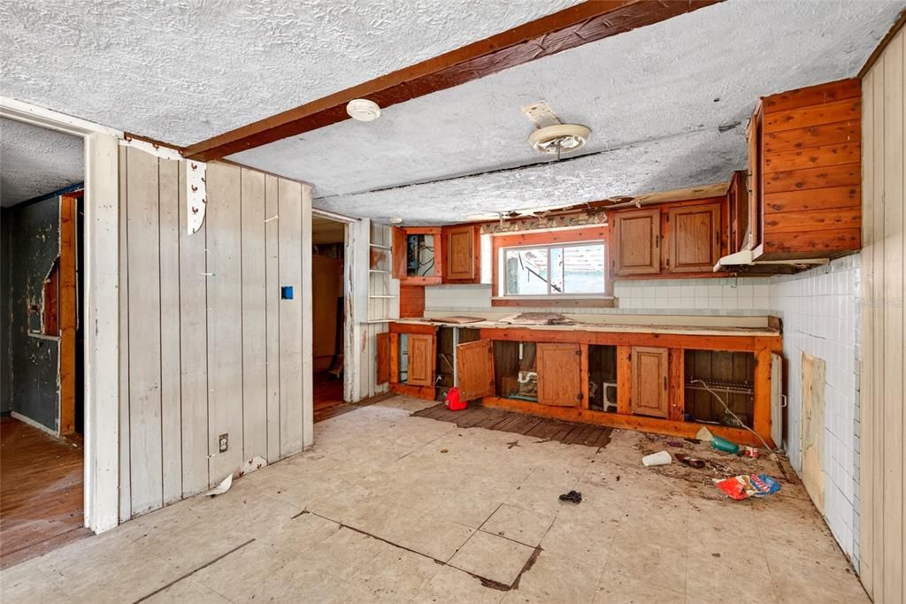 For Sale: $89,000 (3 beds, 1 baths, 1797 Square Feet)