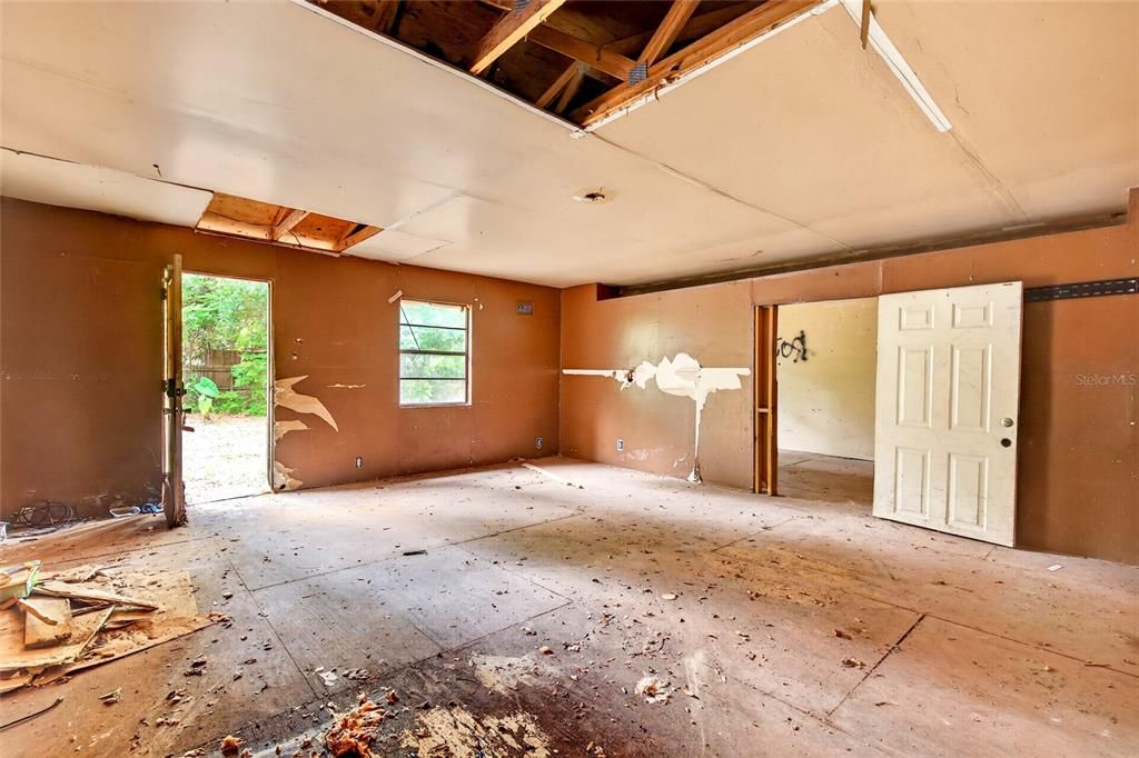 For Sale: $89,000 (3 beds, 1 baths, 1797 Square Feet)