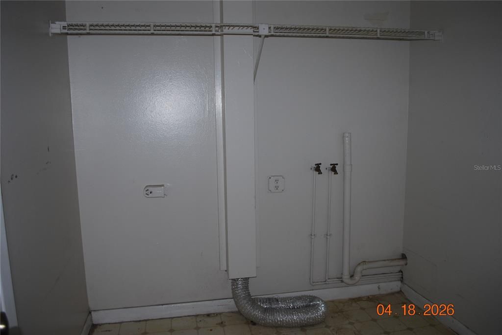 For Sale: $99,900 (2 beds, 1 baths, 1520 Square Feet)