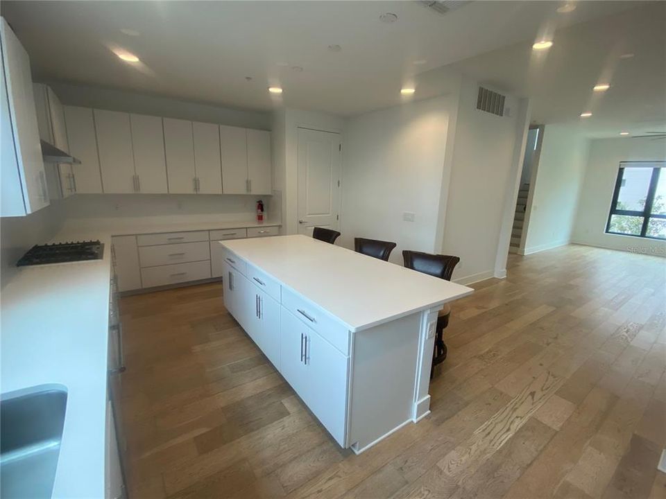Active With Contract: $4,950 (3 beds, 3 baths, 2982 Square Feet)