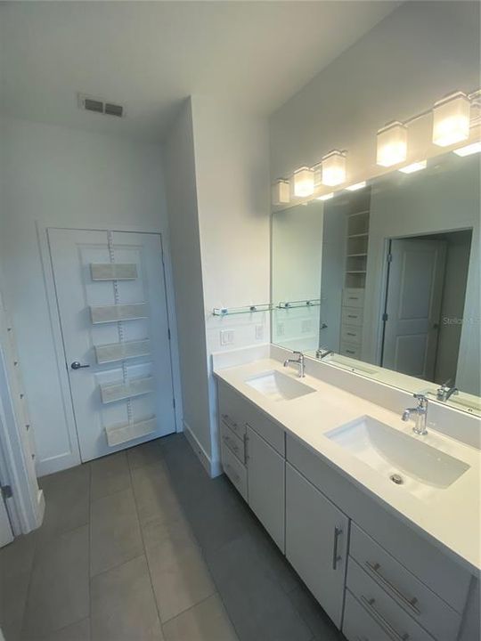 Active With Contract: $4,950 (3 beds, 3 baths, 2982 Square Feet)