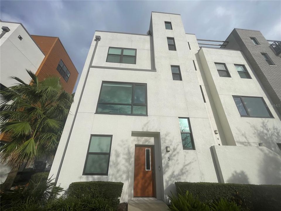 Active With Contract: $4,950 (3 beds, 3 baths, 2982 Square Feet)