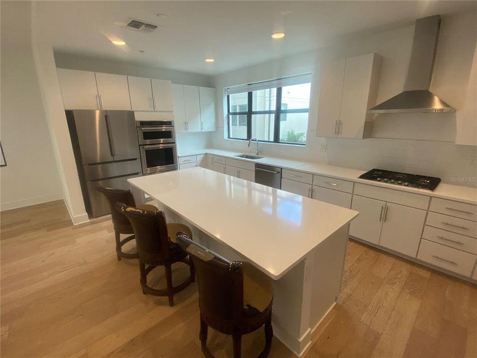 Active With Contract: $4,950 (3 beds, 3 baths, 2982 Square Feet)