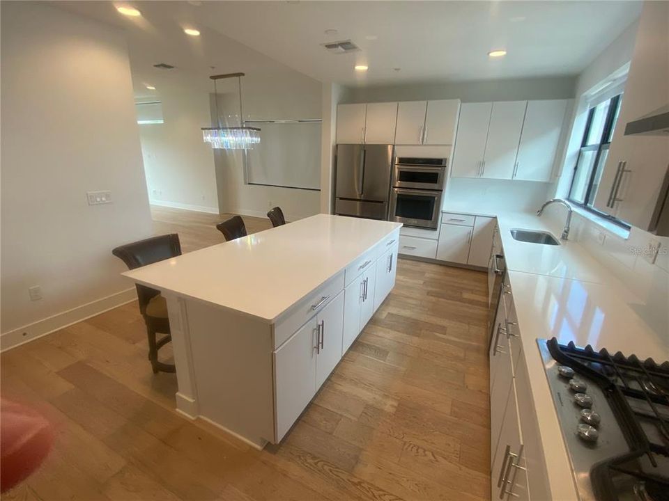 Active With Contract: $4,950 (3 beds, 3 baths, 2982 Square Feet)