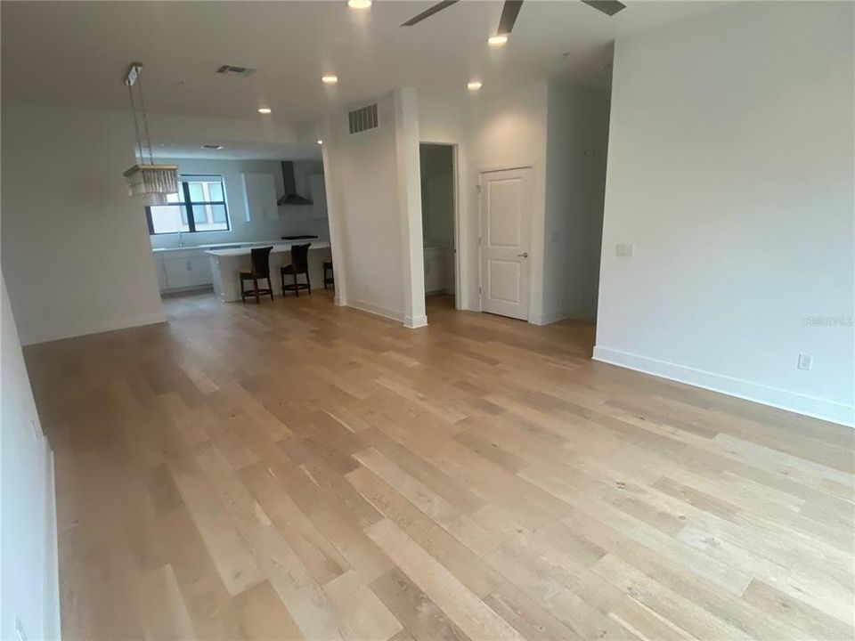 Active With Contract: $4,950 (3 beds, 3 baths, 2982 Square Feet)