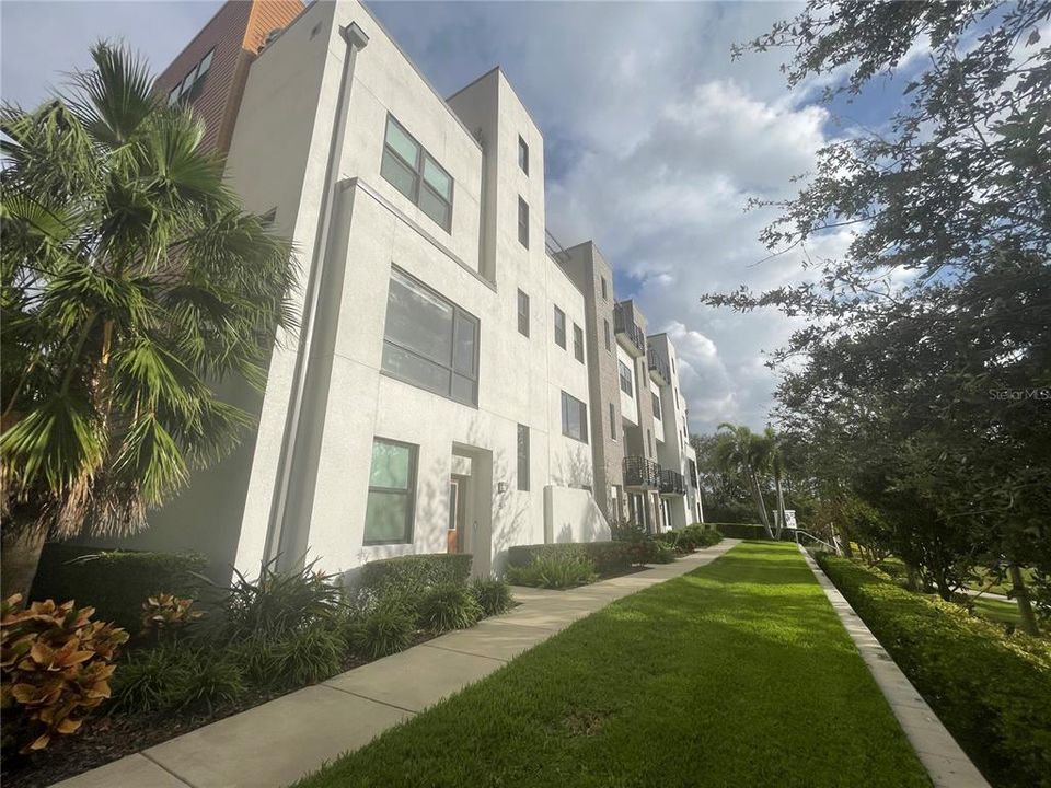 Active With Contract: $4,950 (3 beds, 3 baths, 2982 Square Feet)