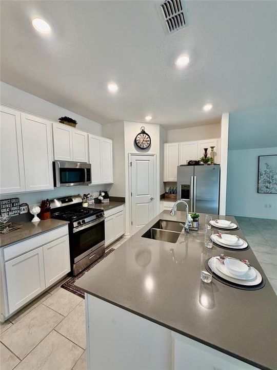 For Sale: $287,500 (3 beds, 2 baths, 1540 Square Feet)