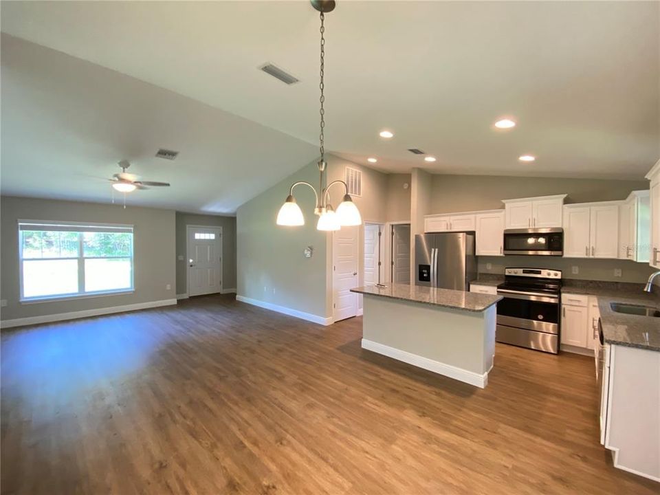 В аренду: $1,795 (3 спален, 2 ванн, 1511 Квадратных фут)
