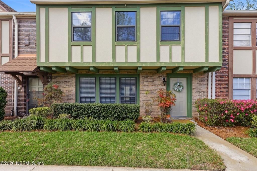 For Sale: $229,400 (3 beds, 2 baths, 1820 Square Feet)