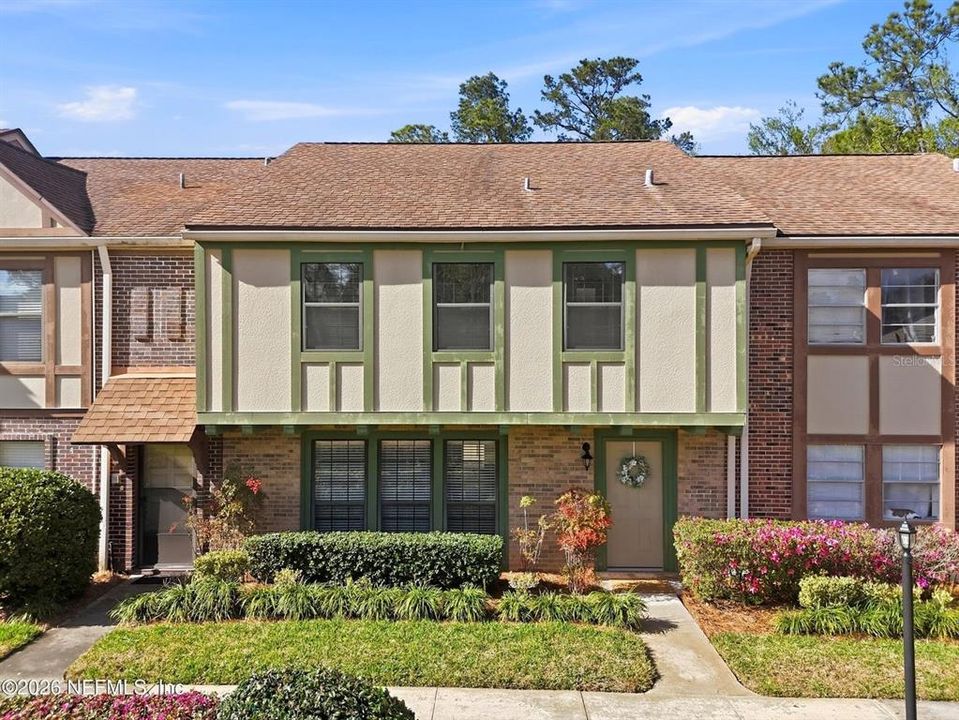 For Sale: $229,400 (3 beds, 2 baths, 1820 Square Feet)