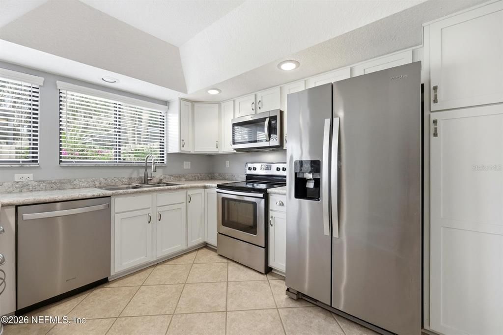 For Sale: $229,400 (3 beds, 2 baths, 1820 Square Feet)
