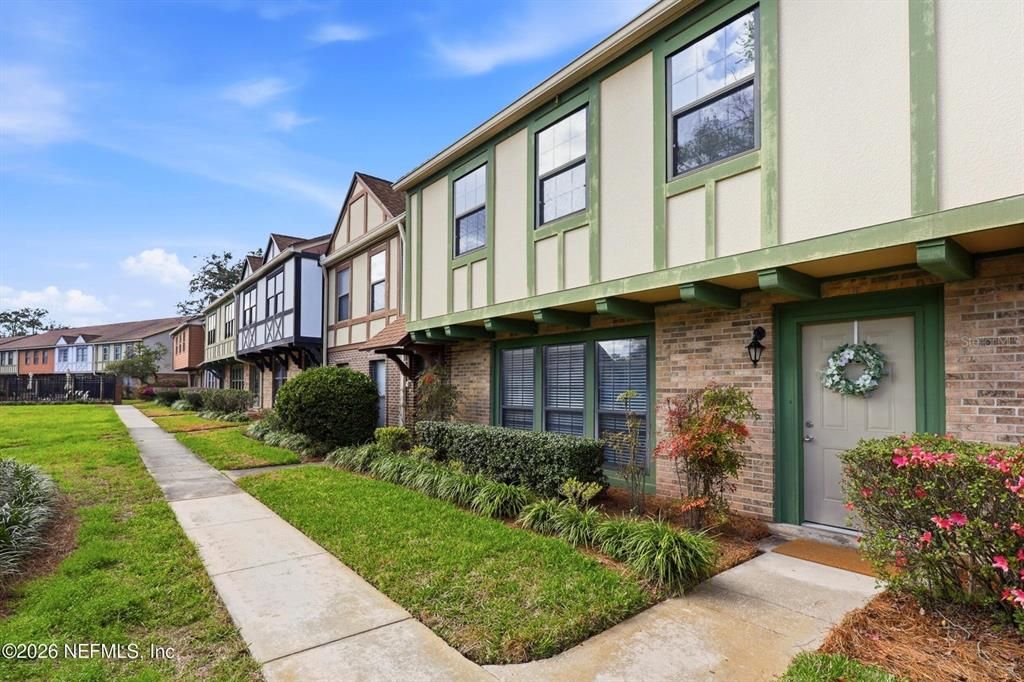 For Sale: $229,400 (3 beds, 2 baths, 1820 Square Feet)