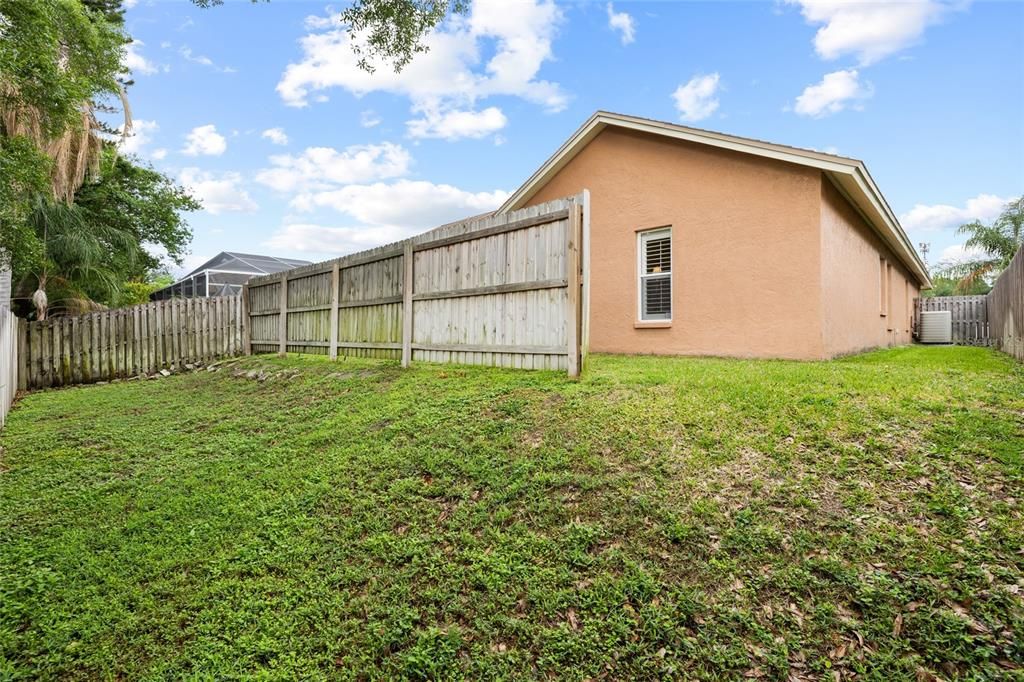 Activo con contrato: $410,000 (3 camas, 2 baños, 1549 Pies cuadrados)