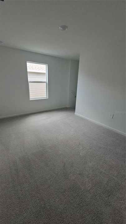 For Rent: $2,150 (5 beds, 2 baths, 2112 Square Feet)