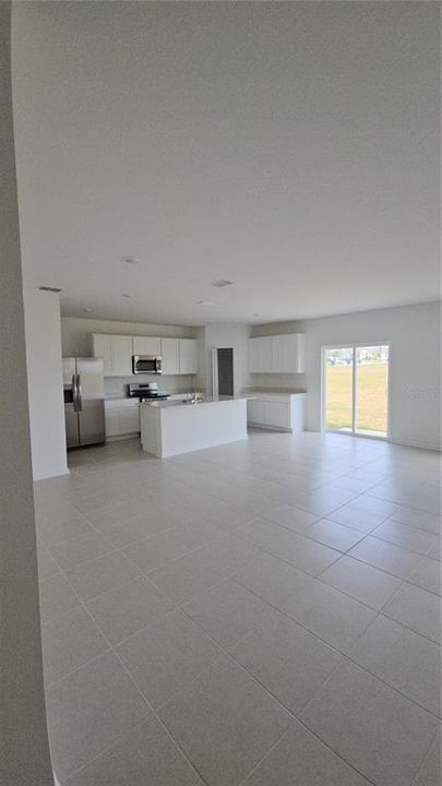 For Rent: $2,150 (5 beds, 2 baths, 2112 Square Feet)