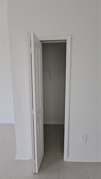 For Rent: $2,150 (5 beds, 2 baths, 2112 Square Feet)