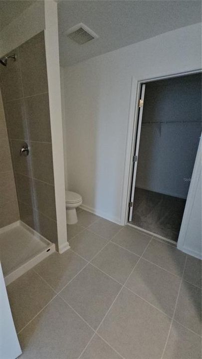 For Rent: $2,150 (5 beds, 2 baths, 2112 Square Feet)