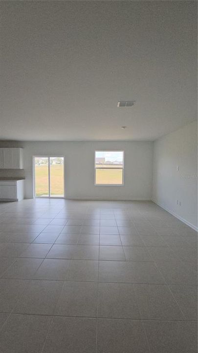 For Rent: $2,150 (5 beds, 2 baths, 2112 Square Feet)