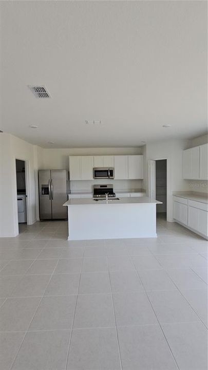 For Rent: $2,150 (5 beds, 2 baths, 2112 Square Feet)