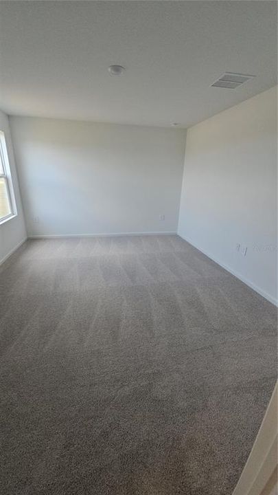 For Rent: $2,150 (5 beds, 2 baths, 2112 Square Feet)