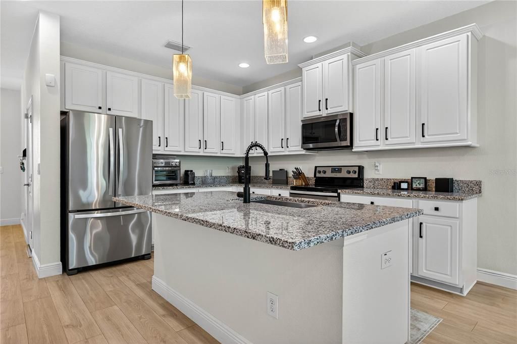 For Sale: $407,900 (3 beds, 2 baths, 1816 Square Feet)