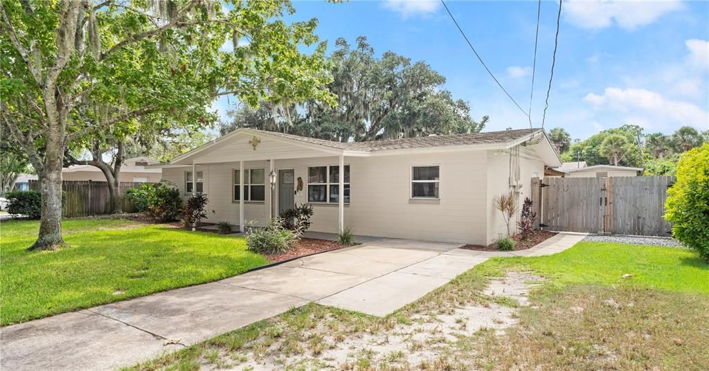 For Sale: $299,900 (4 beds, 1 baths, 1781 Square Feet)