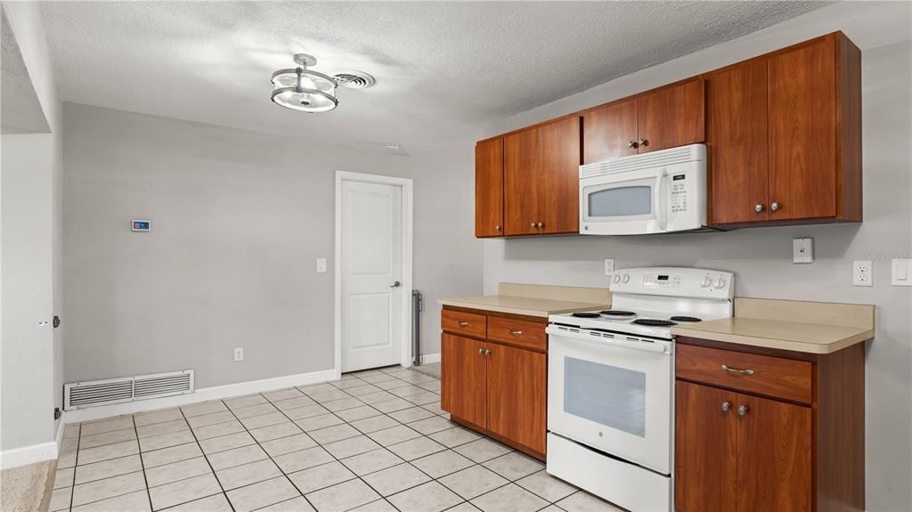 For Sale: $299,900 (4 beds, 1 baths, 1781 Square Feet)