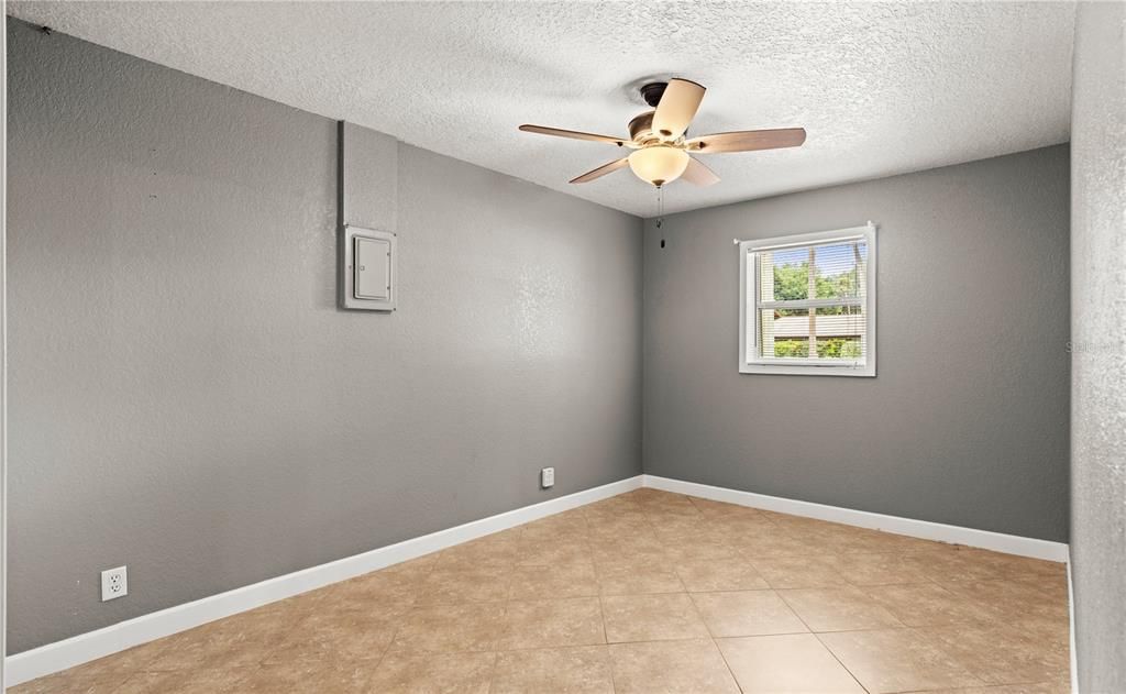 For Sale: $299,900 (4 beds, 1 baths, 1781 Square Feet)