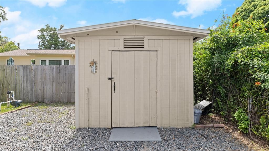 For Sale: $299,900 (4 beds, 1 baths, 1781 Square Feet)