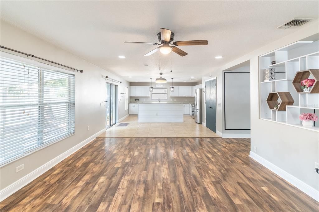 En Venta: $425,000 (3 camas, 2 baños, 1920 Pies cuadrados)