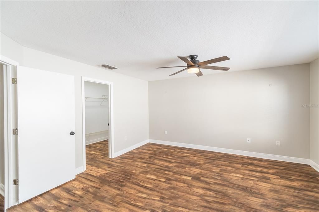 En Venta: $425,000 (3 camas, 2 baños, 1920 Pies cuadrados)