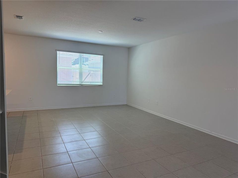 Active With Contract: $2,500 (4 beds, 2 baths, 2000 Square Feet)