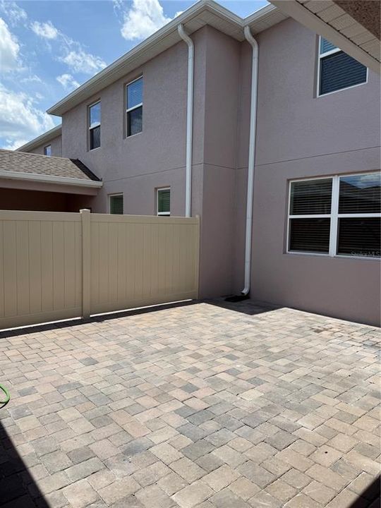 Active With Contract: $2,500 (4 beds, 2 baths, 2000 Square Feet)