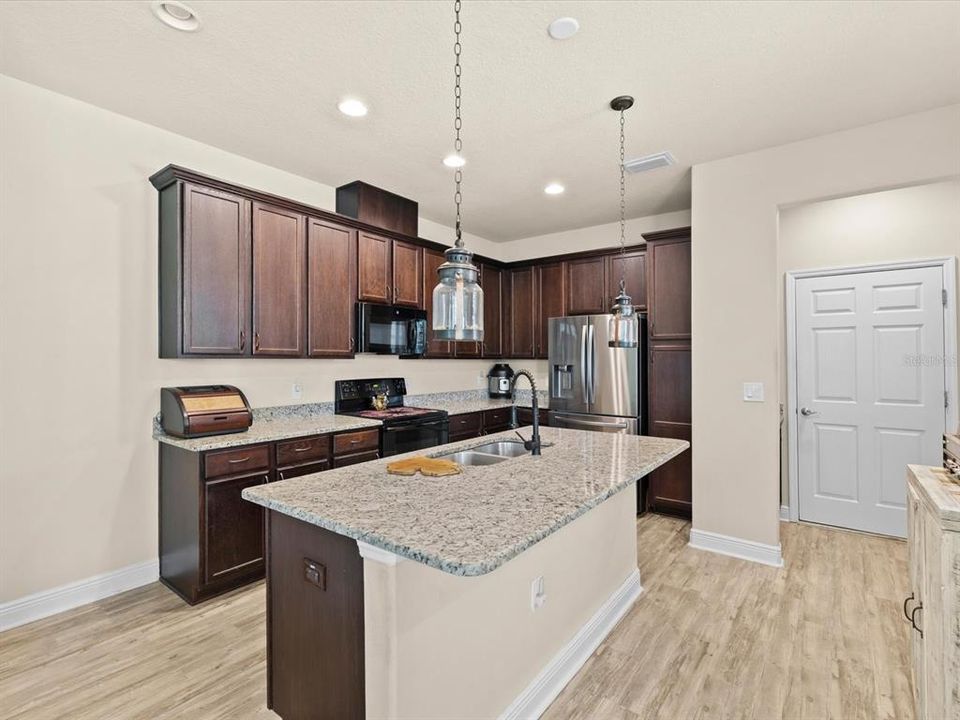 For Sale: $399,000 (3 beds, 2 baths, 1840 Square Feet)