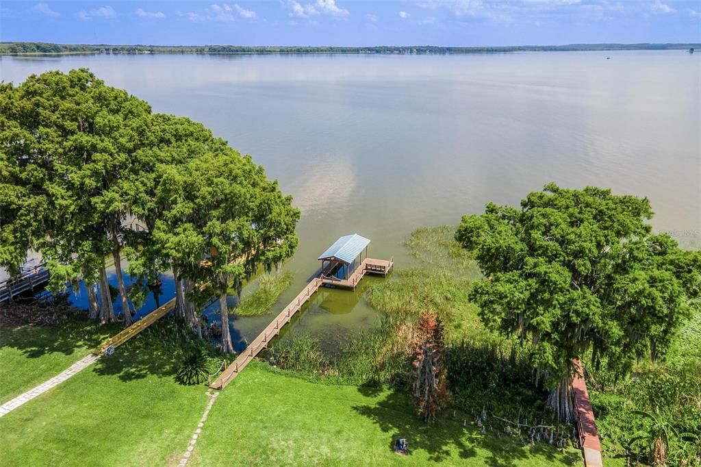 На продажу: $875,000 (5 спален, 3 ванн, 3323 Квадратных фут)