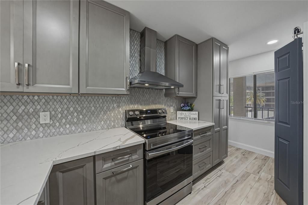 For Sale: $250,000 (2 beds, 2 baths, 1025 Square Feet)