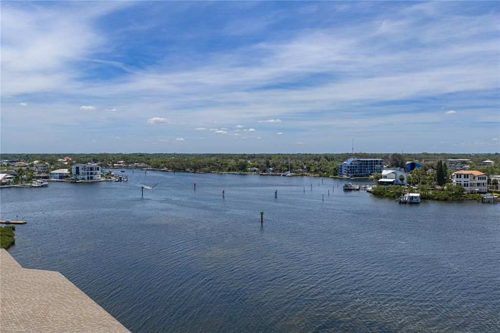 For Sale: $250,000 (2 beds, 2 baths, 1025 Square Feet)