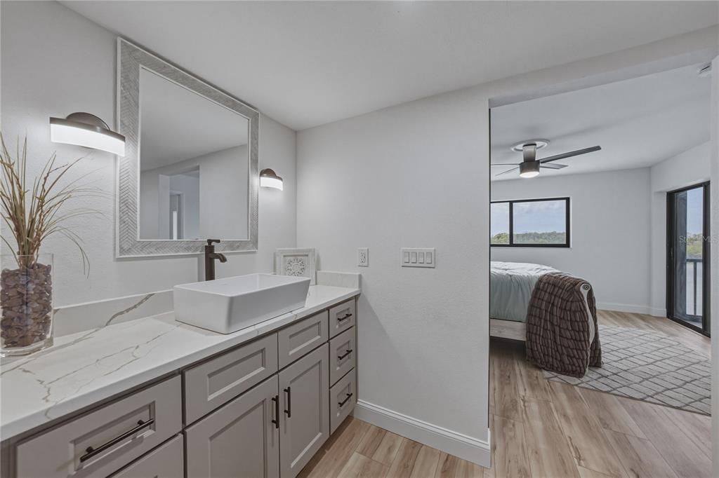 For Sale: $250,000 (2 beds, 2 baths, 1025 Square Feet)