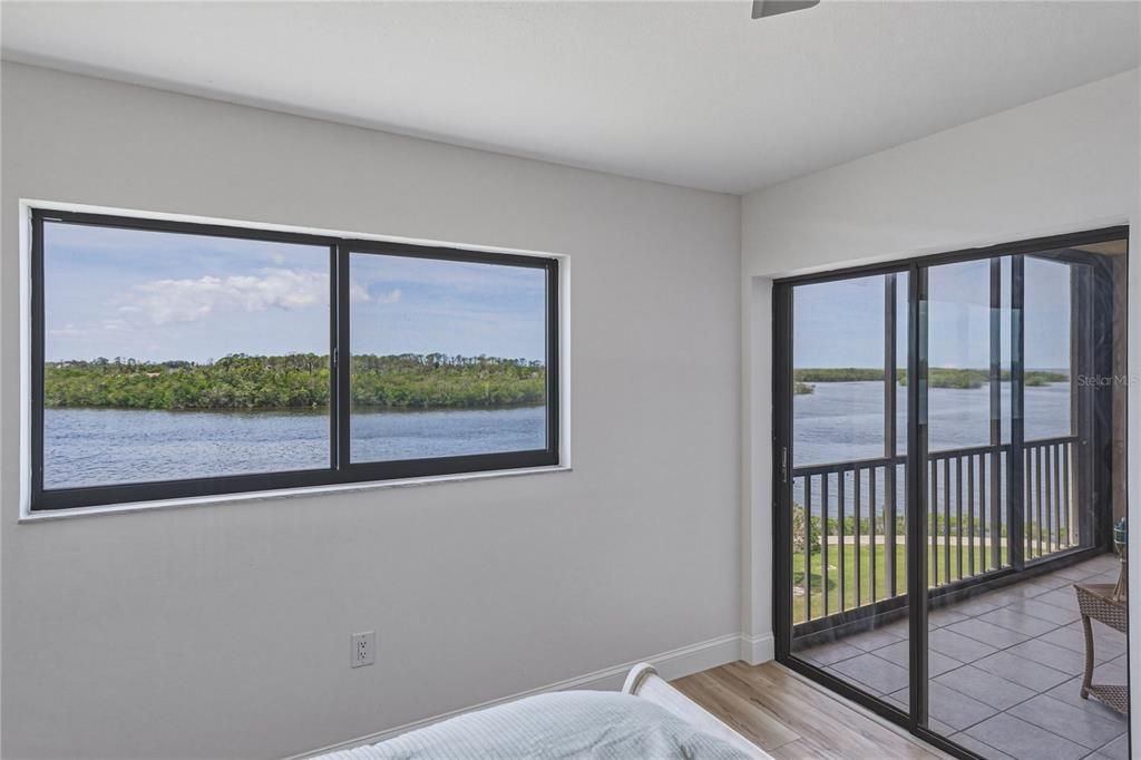 For Sale: $250,000 (2 beds, 2 baths, 1025 Square Feet)