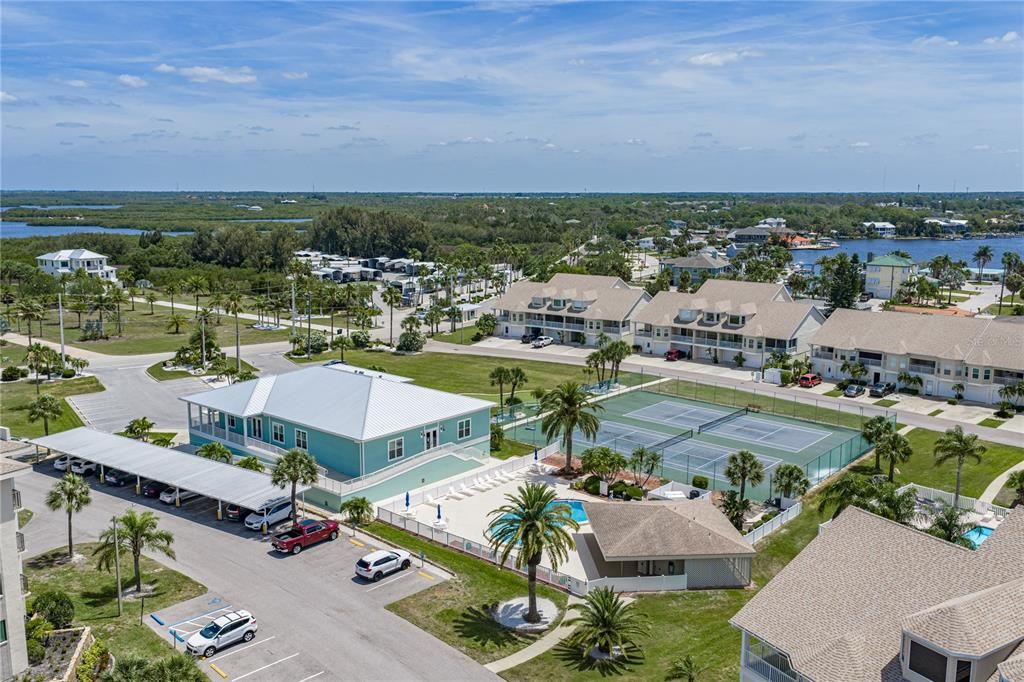For Sale: $250,000 (2 beds, 2 baths, 1025 Square Feet)