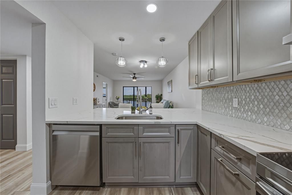For Sale: $250,000 (2 beds, 2 baths, 1025 Square Feet)